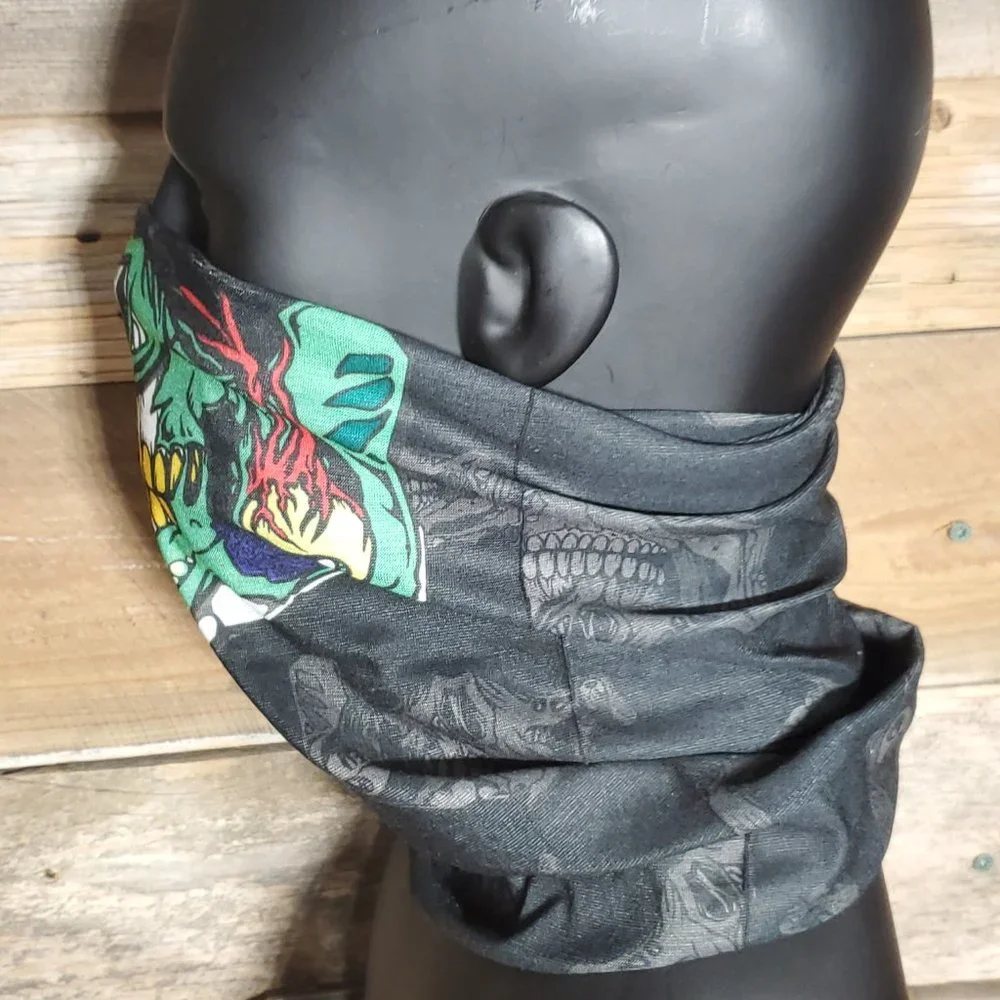 Unisex Green Skull Face Tube Mask Neck GAITER Dust Shield Seamless Bandana